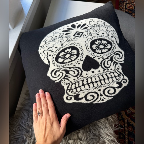 💀 Knit Sugar Skull Emo Halloween Accent Pillow - Picture 1 of 6